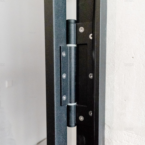 Двустворчатые двери в обрамлении ультратонким профилем лофт фото 3